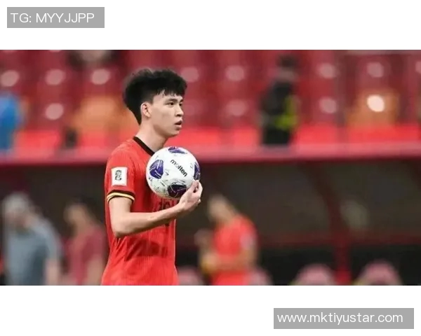 王钰栋穿热刺球衣引发热议幽默回应引发球迷热情讨论