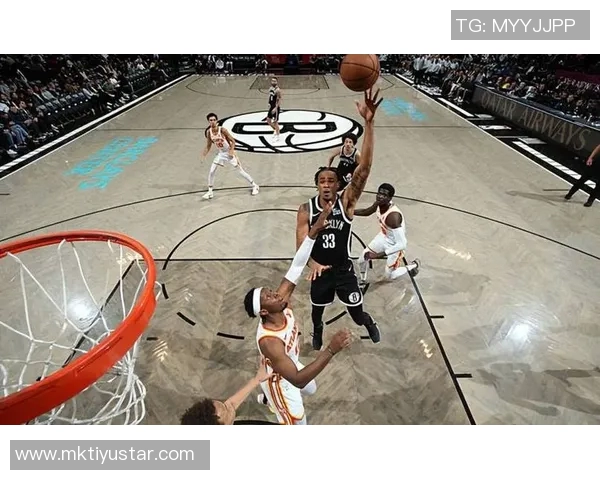 克拉克斯顿内线表现抢眼15分钟内高效拿下11分并抢8篮板 克拉克斯顿内线表现抢眼15分钟内高效拿下11分并抢8篮板